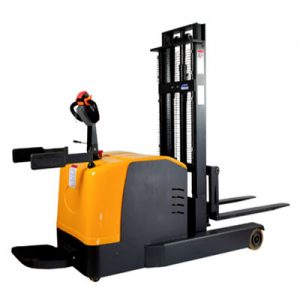 前移式电动叉车